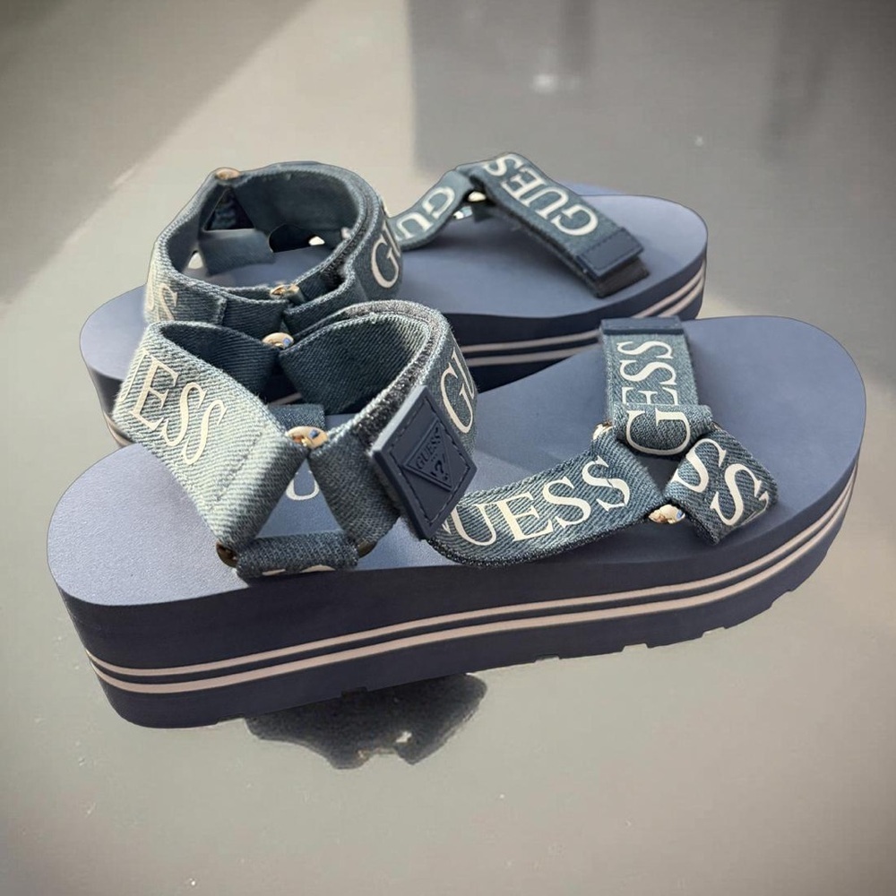 NEW GUESS Women's Avin3 Wedge Open Toe/Open Back Sandal Blue Size 6M - Picture 3 of 11